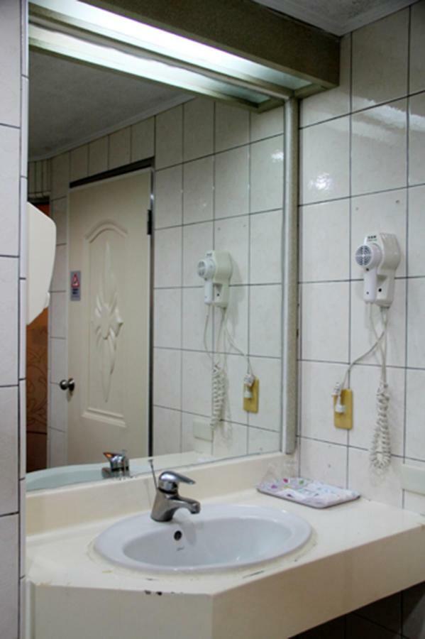 Persimmon Hotel Sin-ču Exteriér fotografie